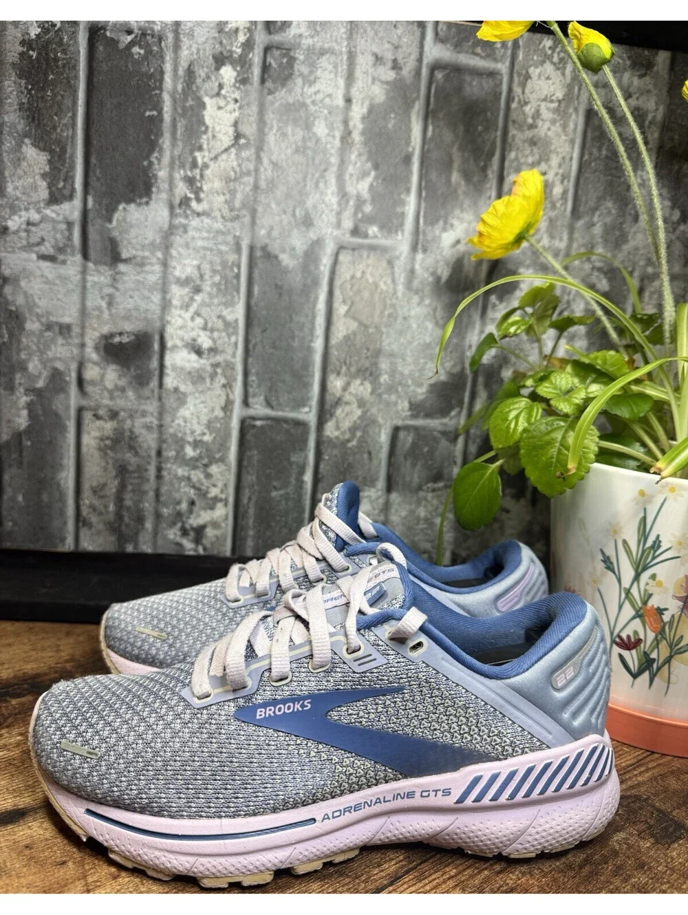 Brooks Adrenaline GTS 22 Women’s Purple/Dutch Blue Lace-Up Mesh